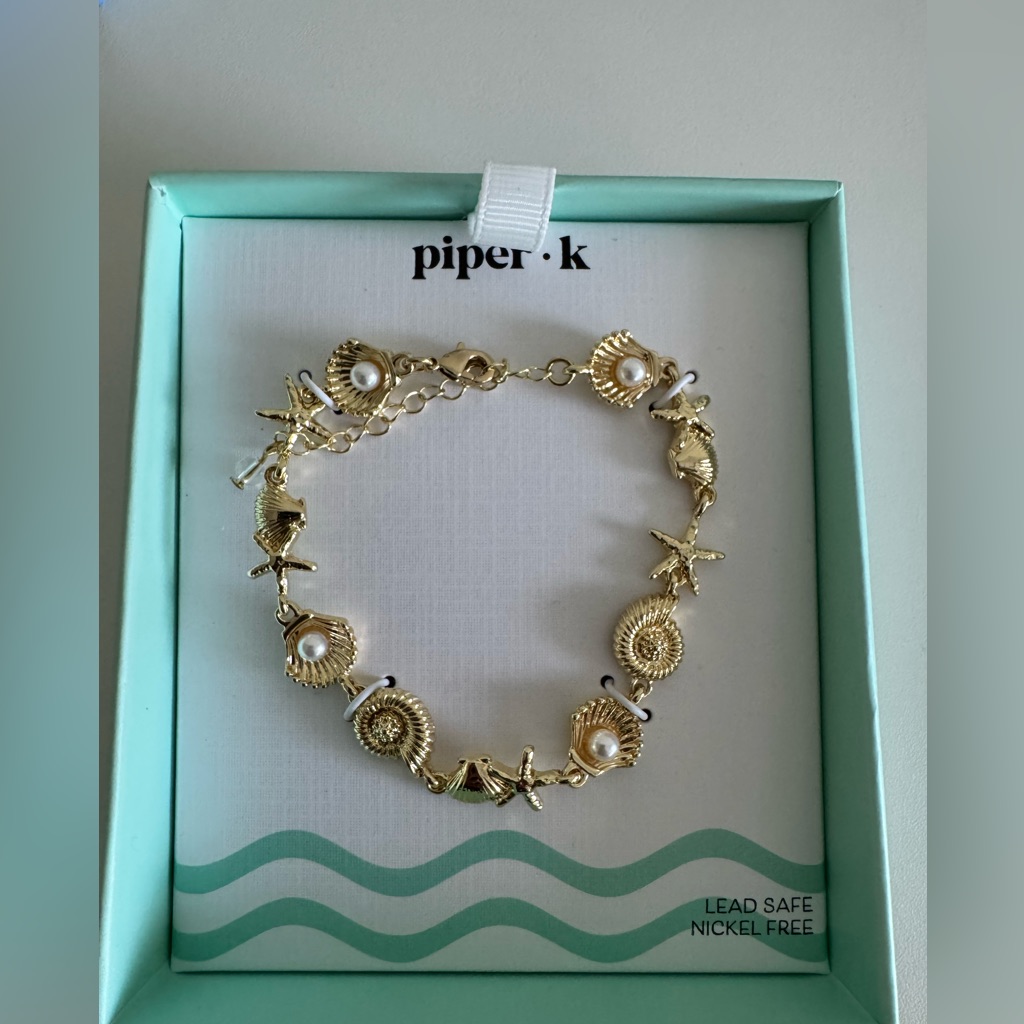 Piper K Gold Seashell Pearl Charm Bracelet 30$